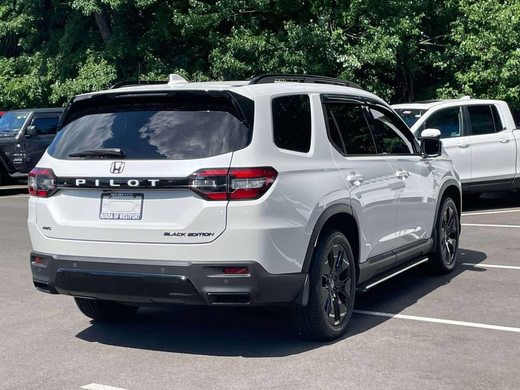 Certified 2026 Honda Pilot Black Edition image 5