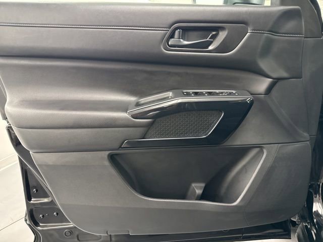 Used 2025 Nissan Pathfinder SV w/ SV Premium Package image 24