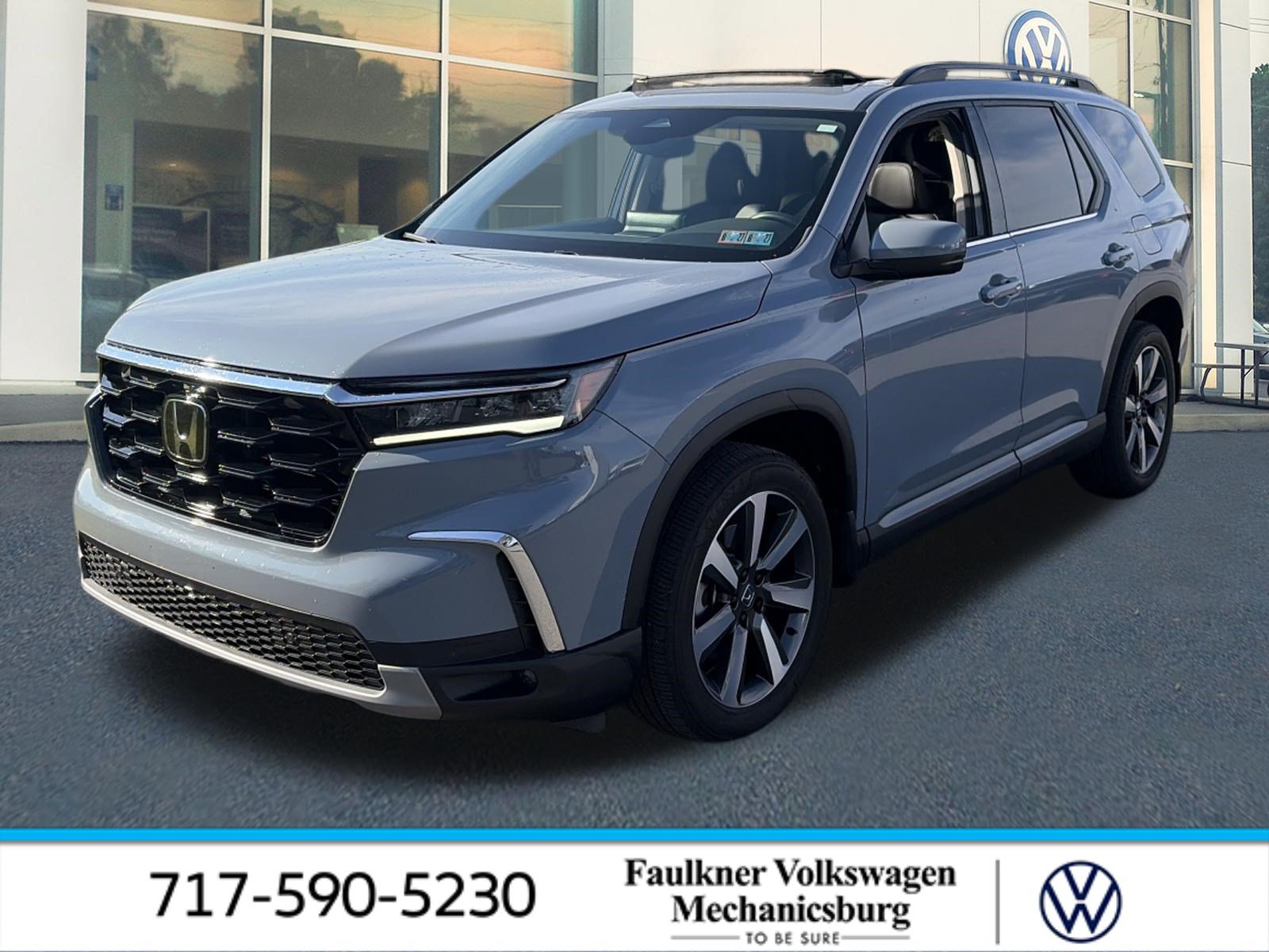 Used 2025 Honda Pilot Touring image 1