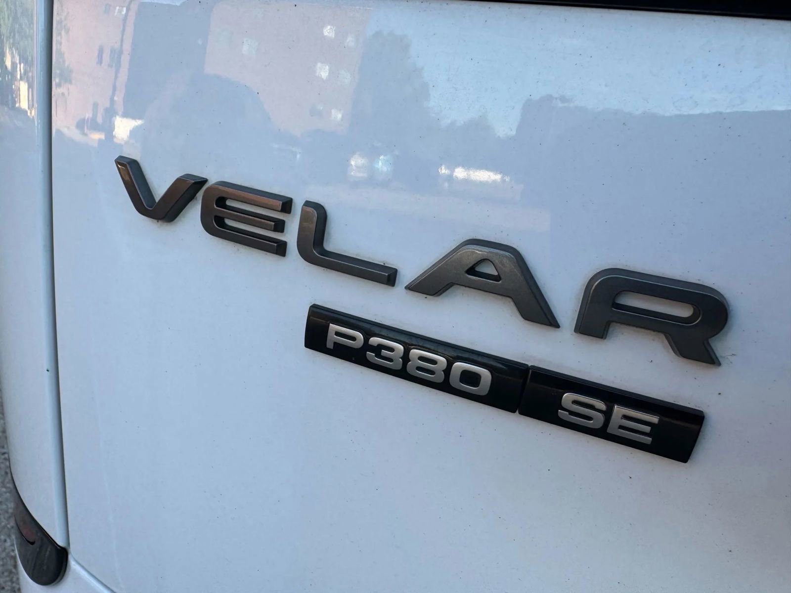 Used 2018 Land Rover Range Rover Velar R-Dynamic SE image 9