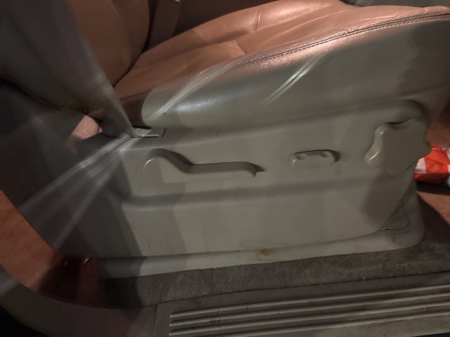 Used 2011 Chevrolet Suburban LT image 6