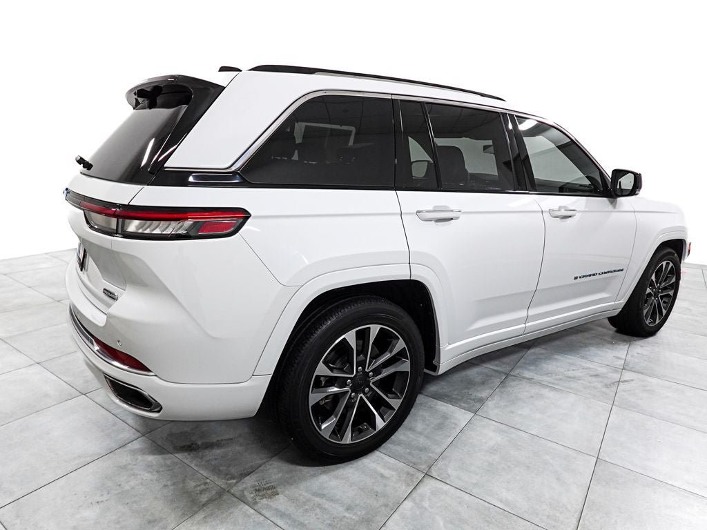 Used 2022 Jeep Grand Cherokee Overland w/ Luxury Tech Group IV AWD/4WD image 7
