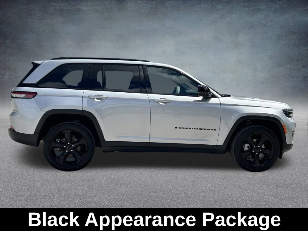 Certified 2024 Jeep Grand Cherokee Limited w/ Black Appearance Package image 6
