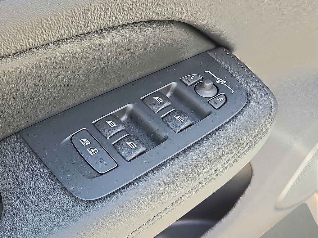 New 2026 Volvo V60 B5 Cross Country Plus w/ Protection Package Premier image 21