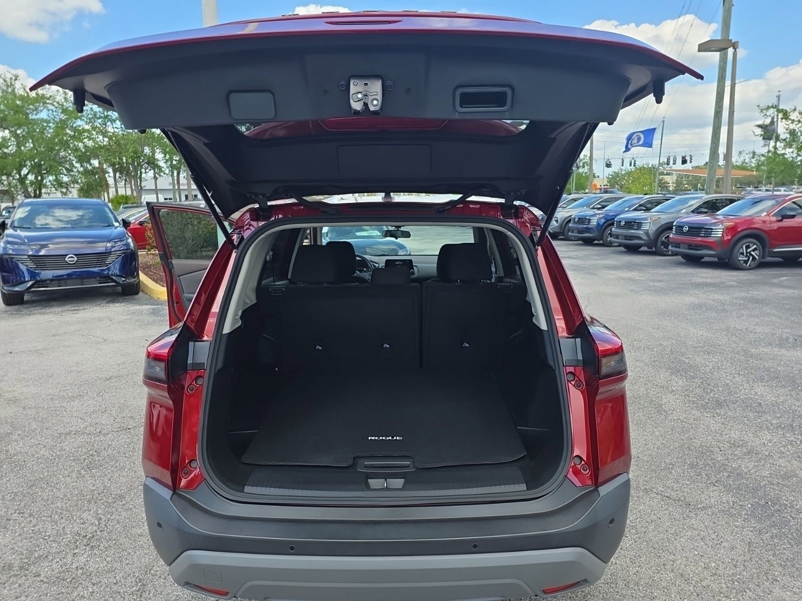 Used 2023 Nissan Rogue S image 20