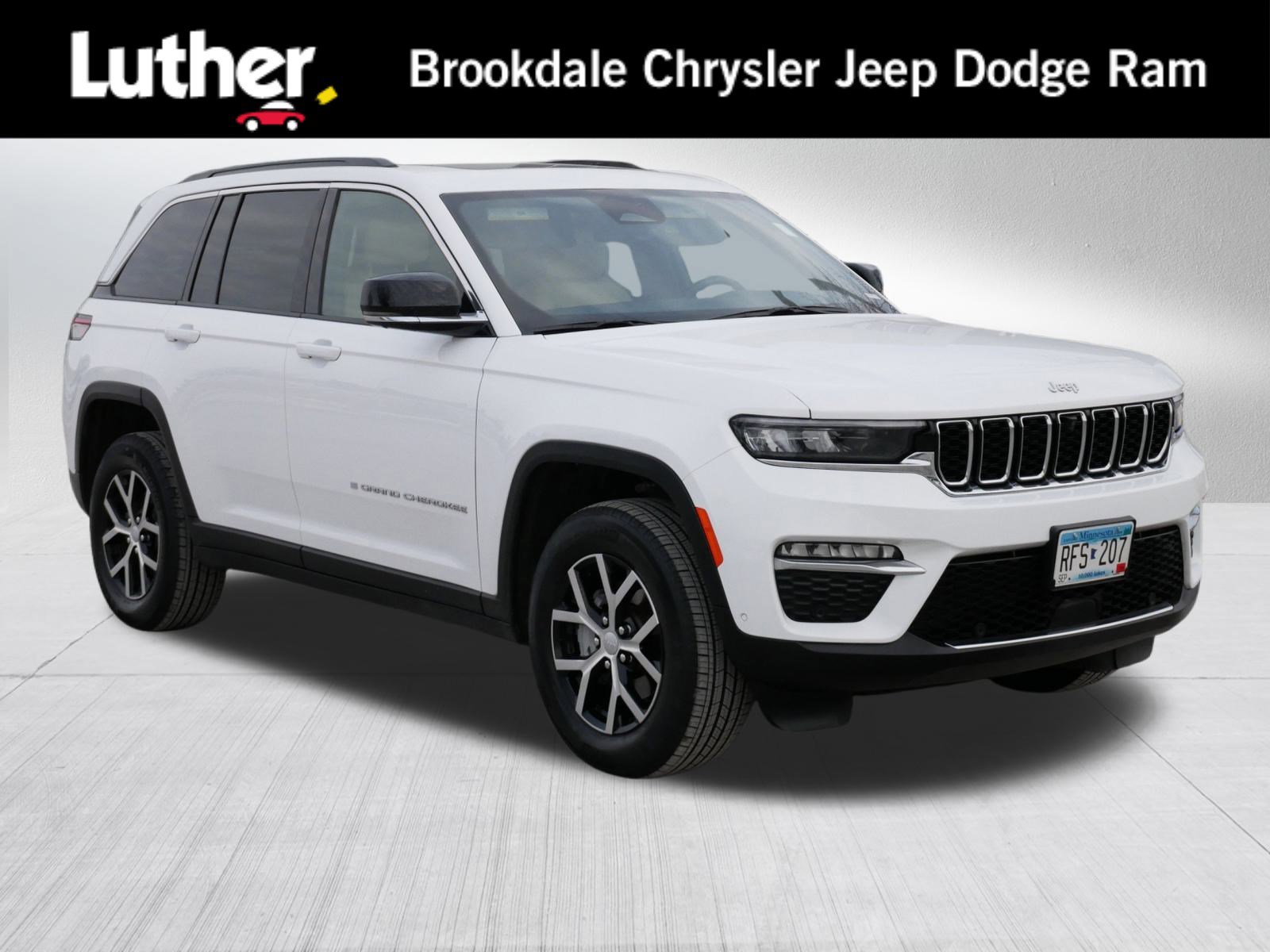 Used 2025 Jeep Grand Cherokee Limited w/ Luxury Tech Group II image 1