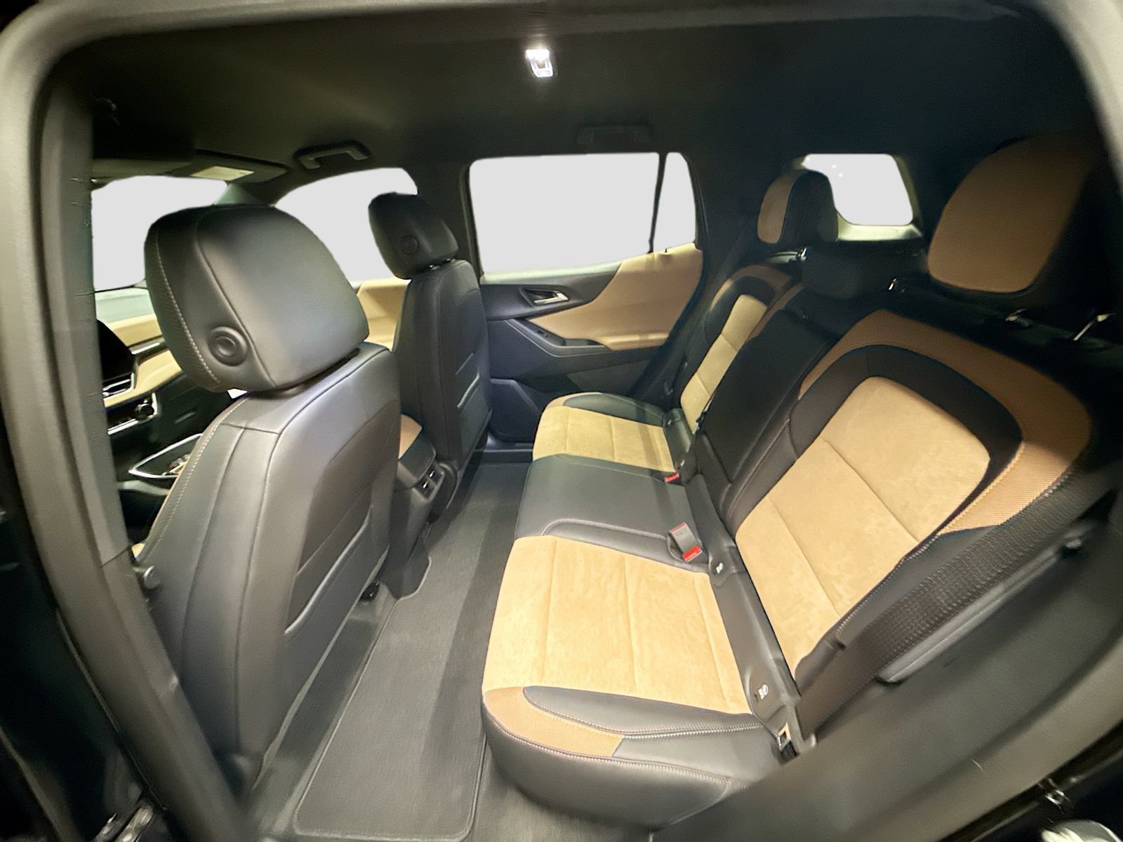 New 2026 Chevrolet Equinox ACTIV w/ Safety and Technology Package AWD/4WD image 28