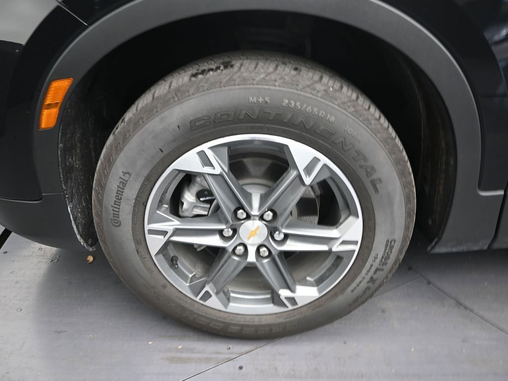 Used 2025 Chevrolet Blazer LT FWD image 9