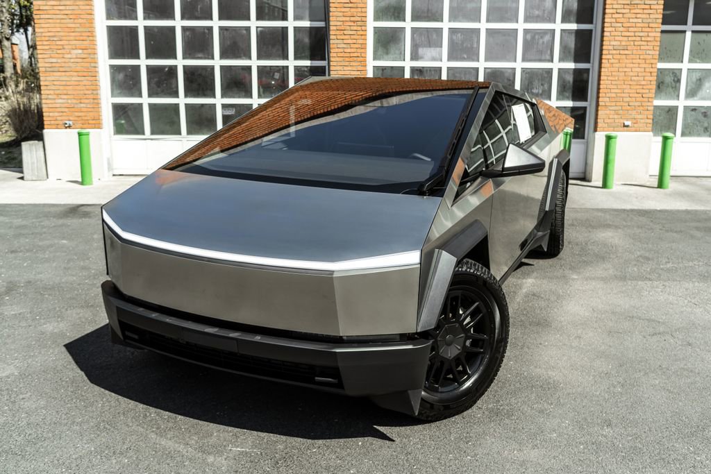 Used 2025 Tesla Cybertruck AWD Crew Cab image 2