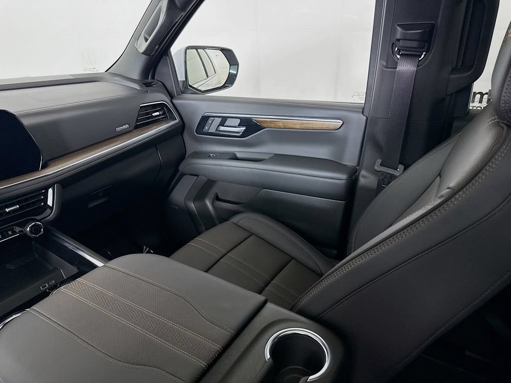 Used 2026 Chevrolet Suburban High Country w/ Sun And Tow Package AWD/4WD image 26