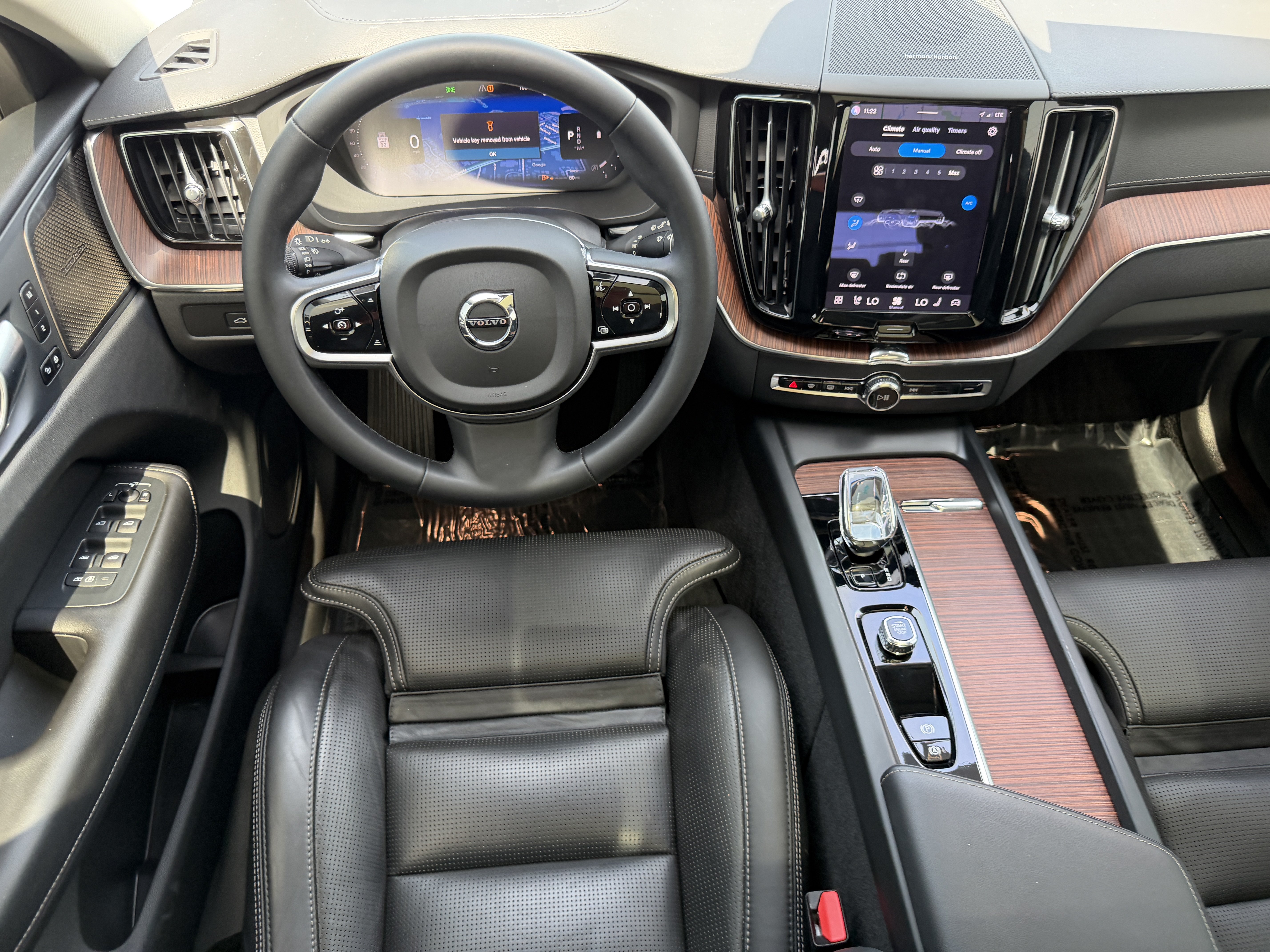 Certified 2023 Volvo XC60 B5 Ultimate w/ Climate Package FWD image 14