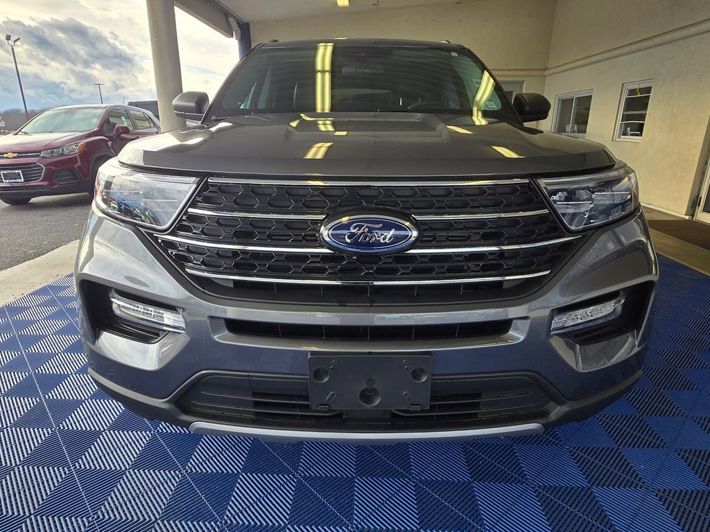 Used 2022 Ford Explorer XLT w/ Equipment Group 202A image 2