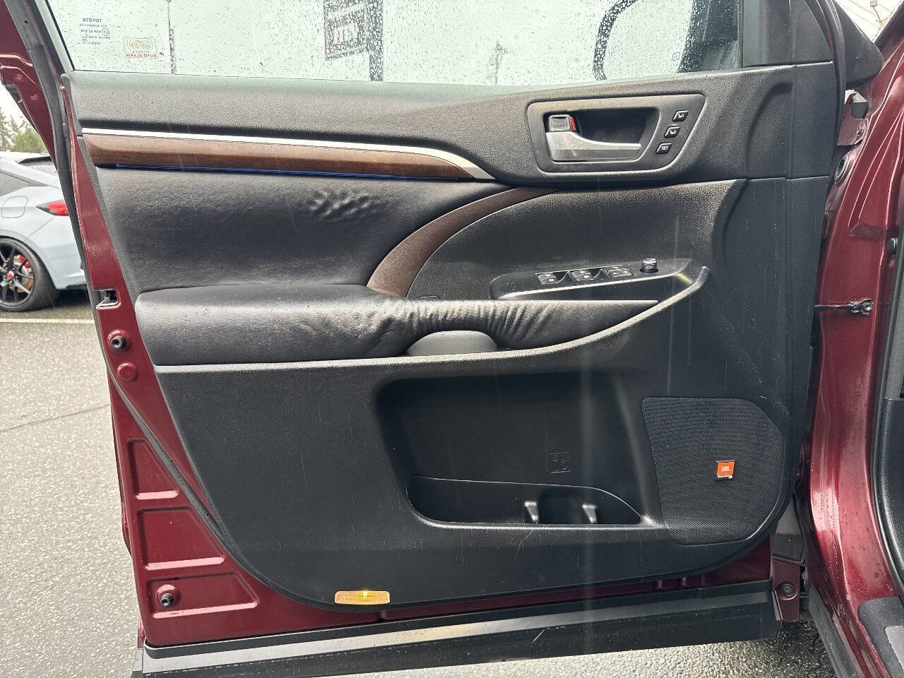 Used 2016 Toyota Highlander Limited w/ Four Season Floor Mat Package AWD/4WD image 31