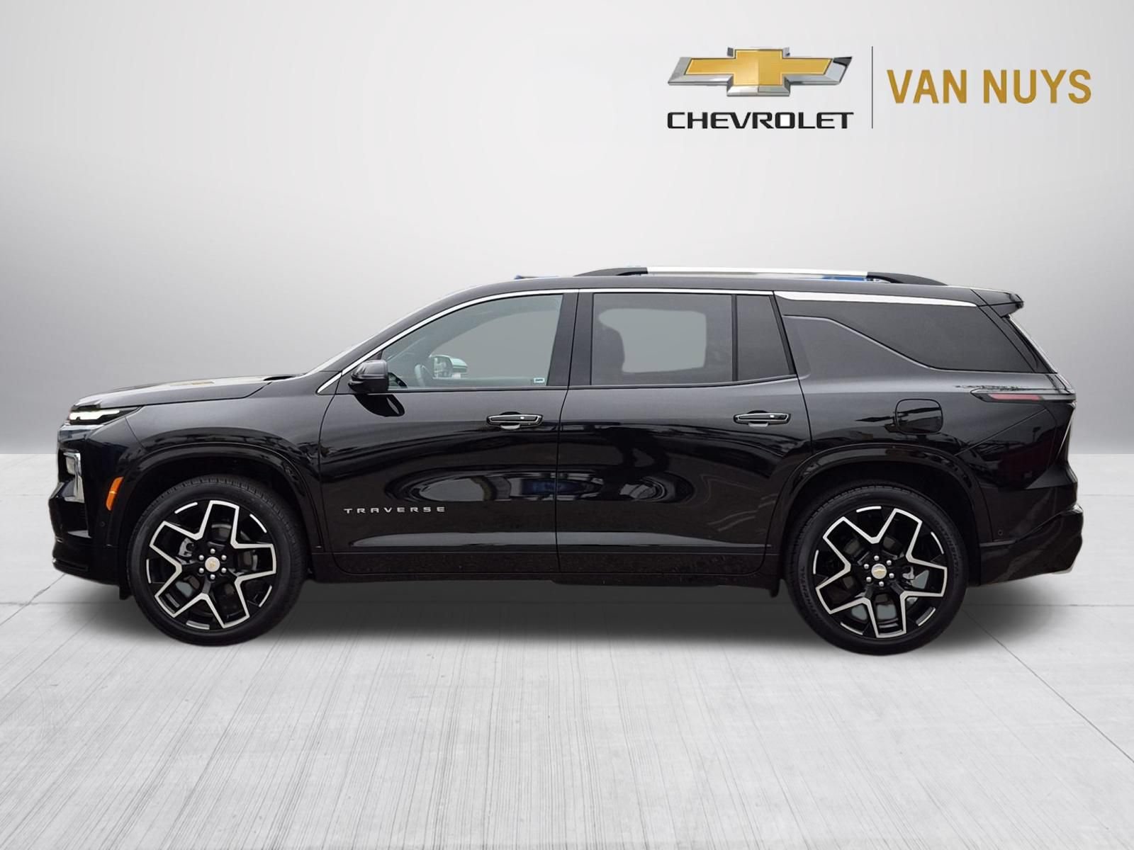 Used 2025 Chevrolet Traverse High Country w/ LPO, Floor Liner Package AWD/4WD image 8