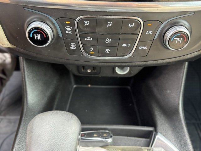 Used 2023 Chevrolet Traverse LS image 20