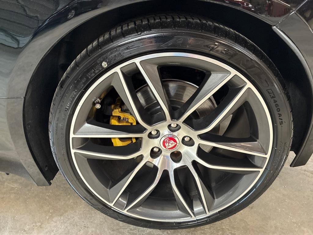 Used 2020 Jaguar F-TYPE Convertible image 15