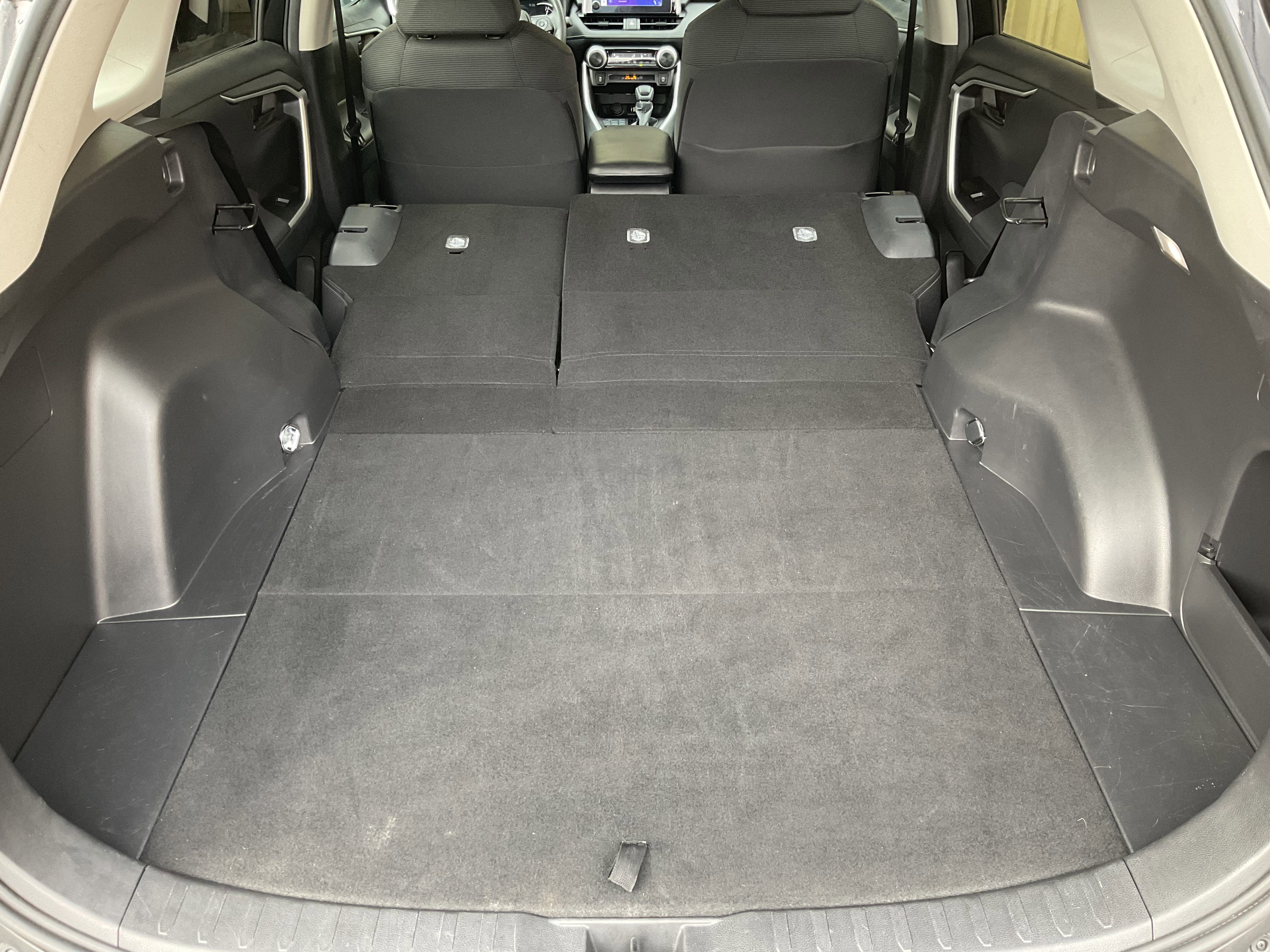 Used 2024 Toyota RAV4 LE image 37