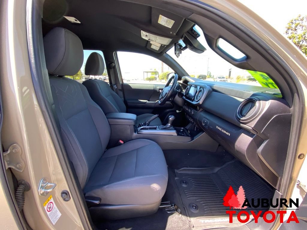 Used 2018 Toyota Tacoma TRD Sport AWD/4WD image 16