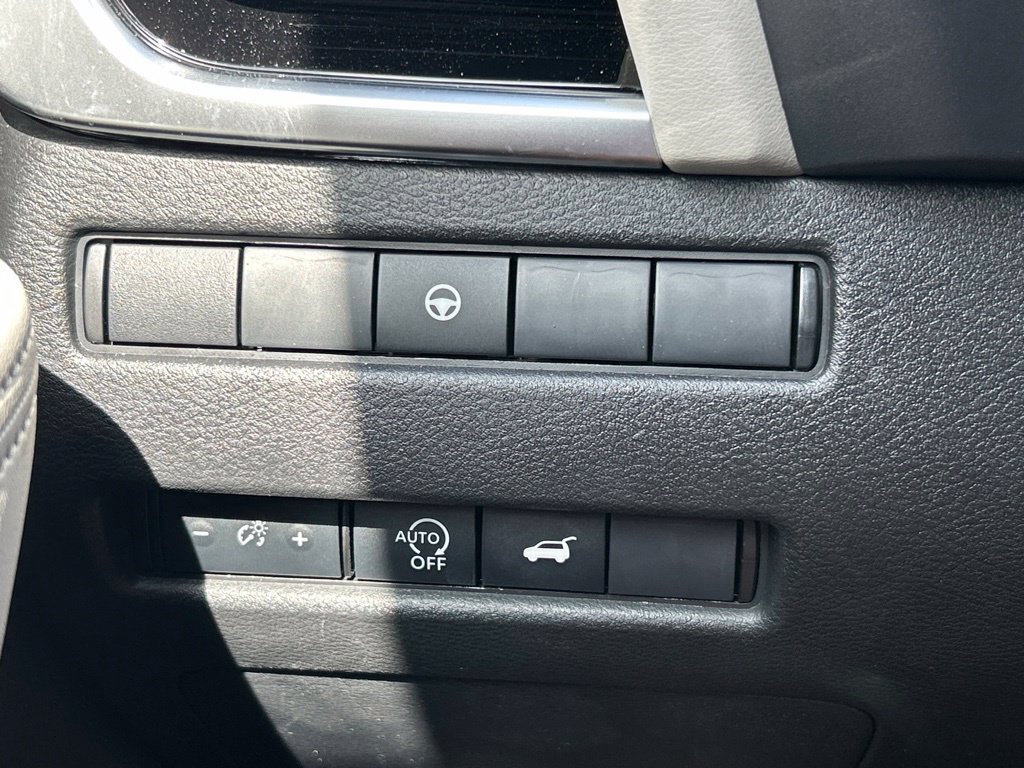 Certified 2025 Nissan Rogue SL FWD image 31