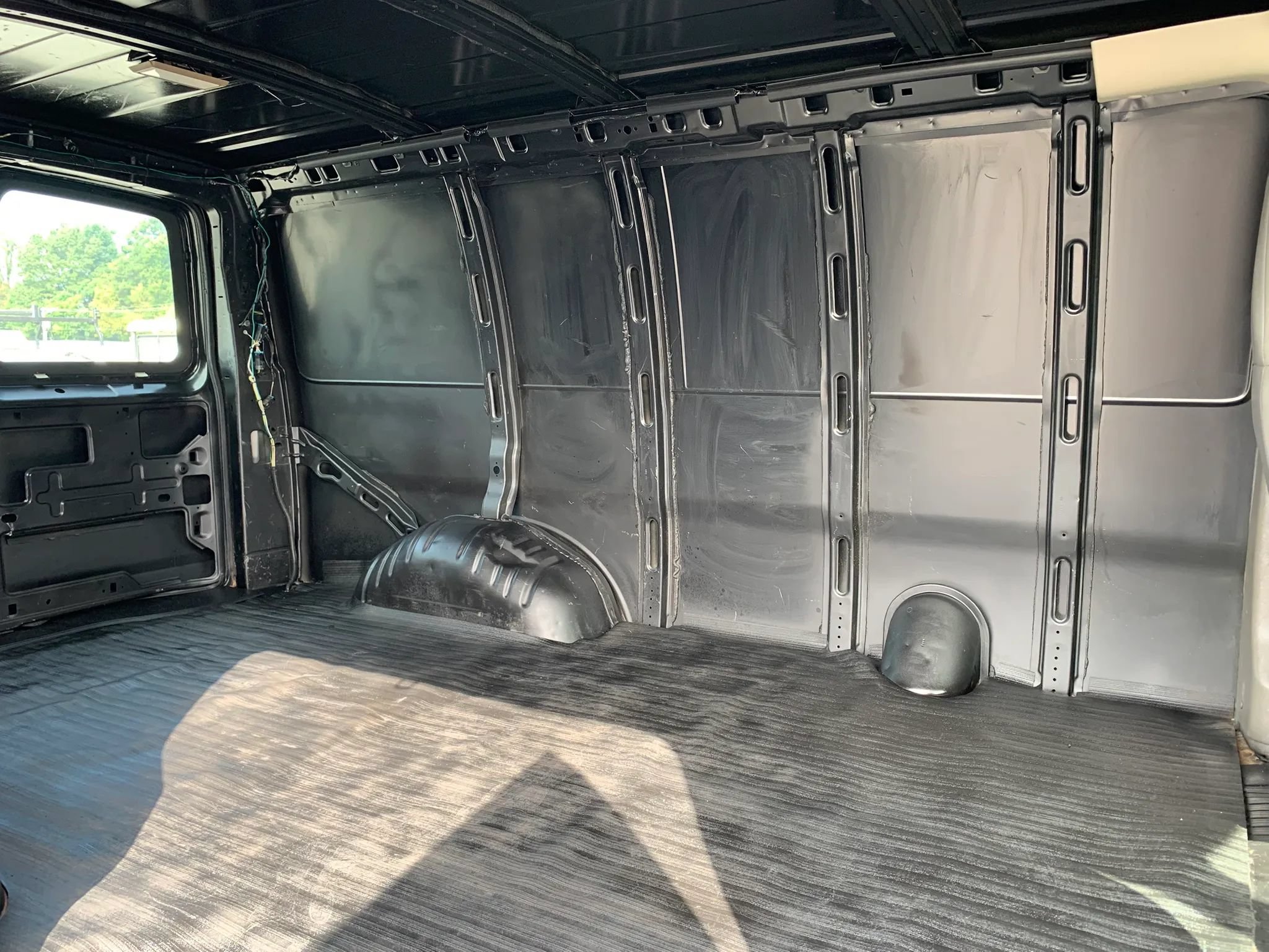 Used 2007 Chevrolet Express 1500 RWD image 24
