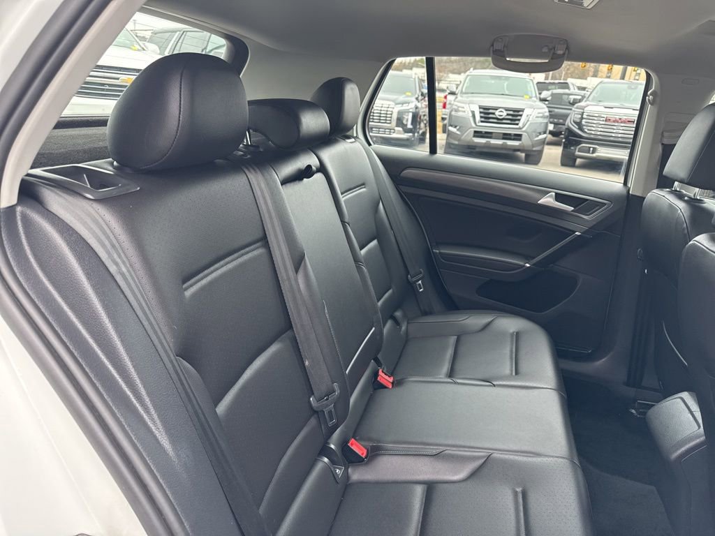 Used 2021 Volkswagen Golf 4-Door image 24