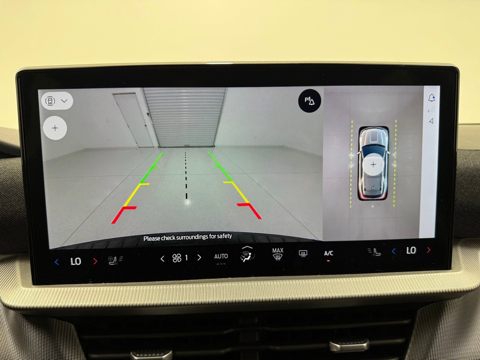 Used 2025 Ford Explorer ST-Line w/ ST-Line Street Pack image 17