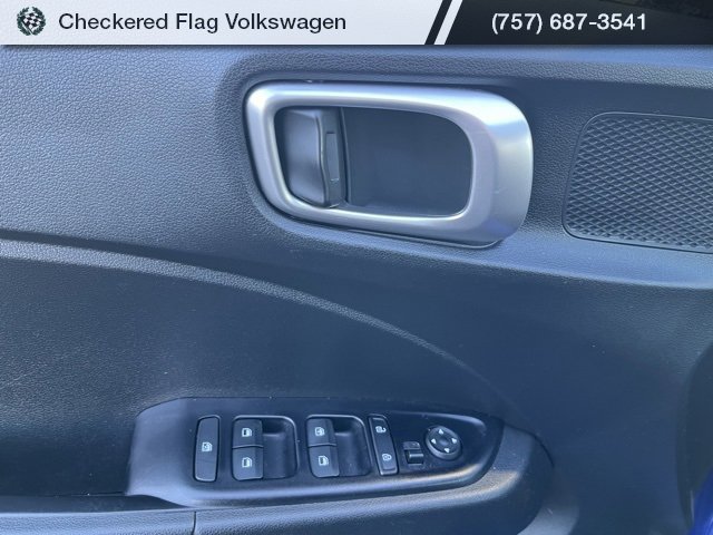 Used 2021 Hyundai Venue SE image 13