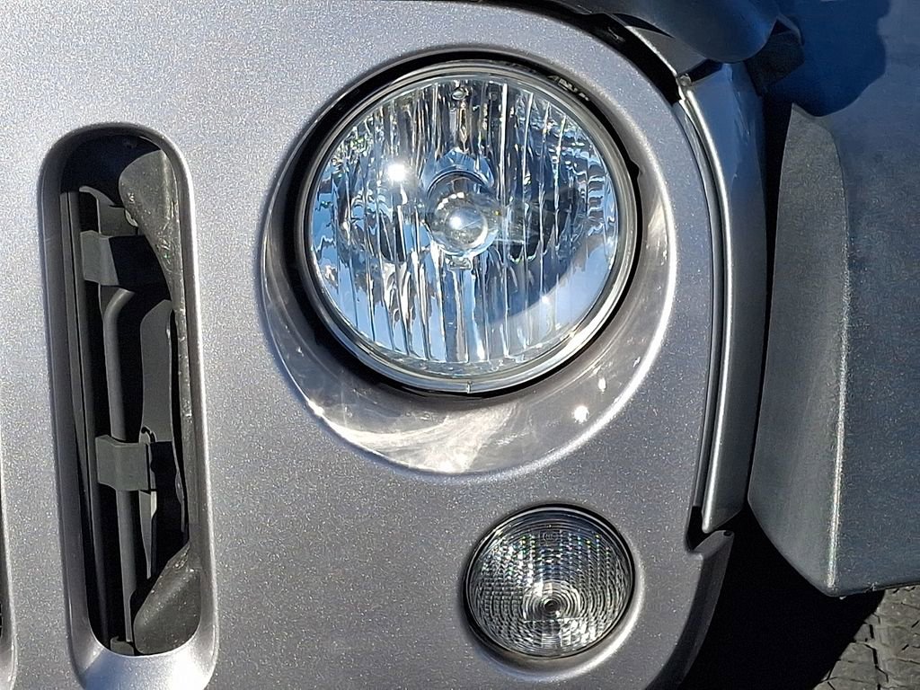 Used 2018 Jeep Wrangler Sport image 9