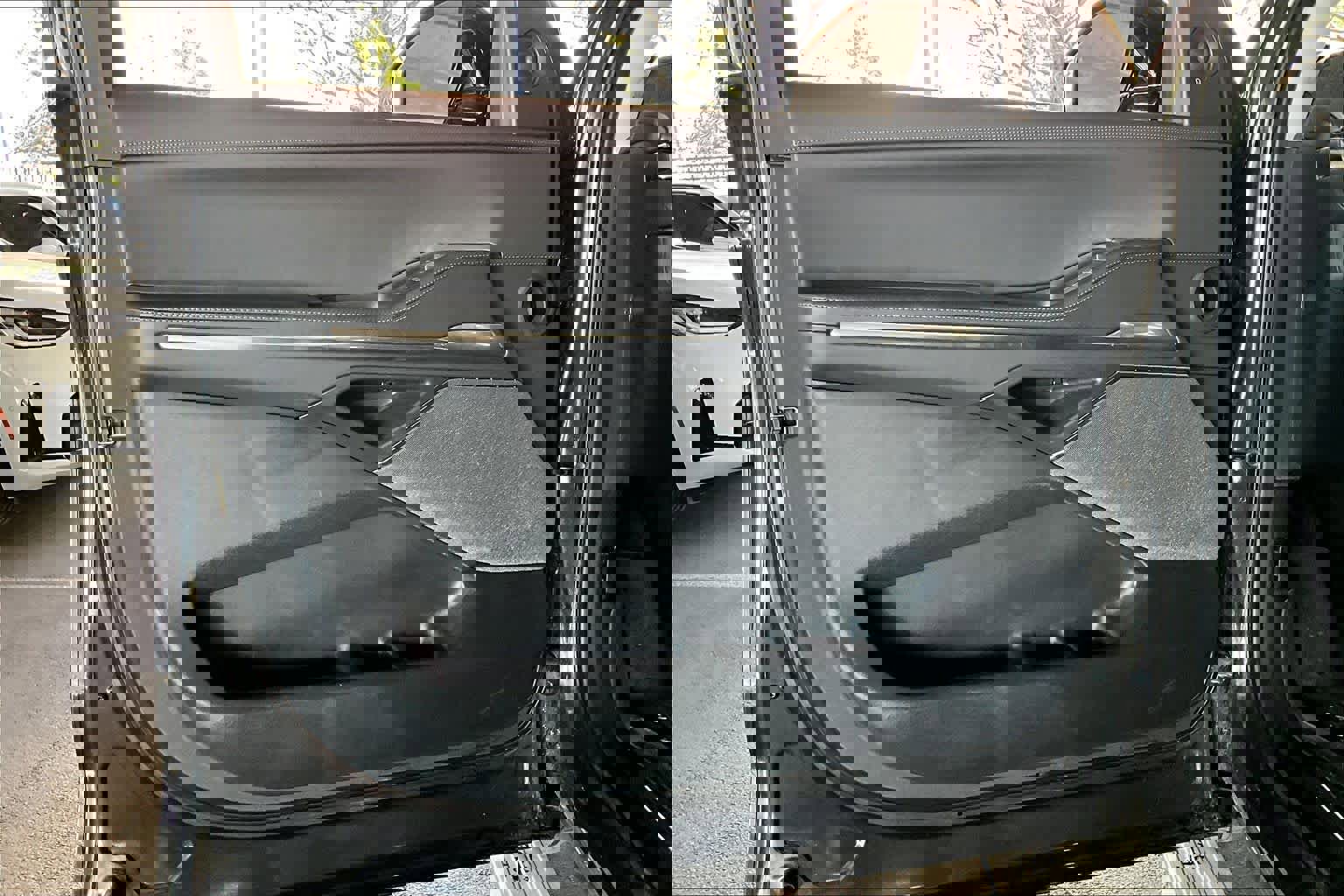 Used 2025 Lincoln Navigator Reserve image 21