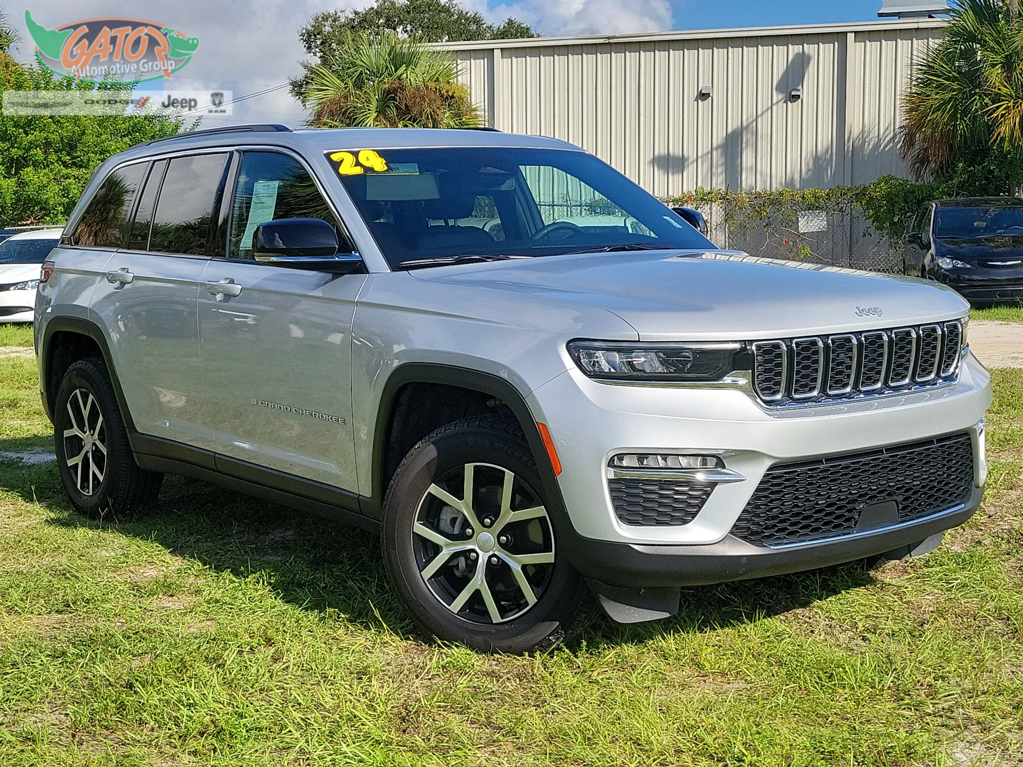 Used 2024 Jeep Grand Cherokee Limited w/ Trailer Tow Package RWD image 1