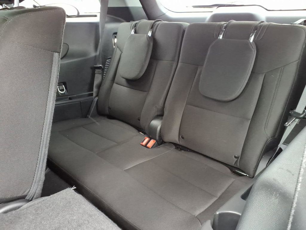 Used 2023 Ford Explorer XLT AWD/4WD image 11