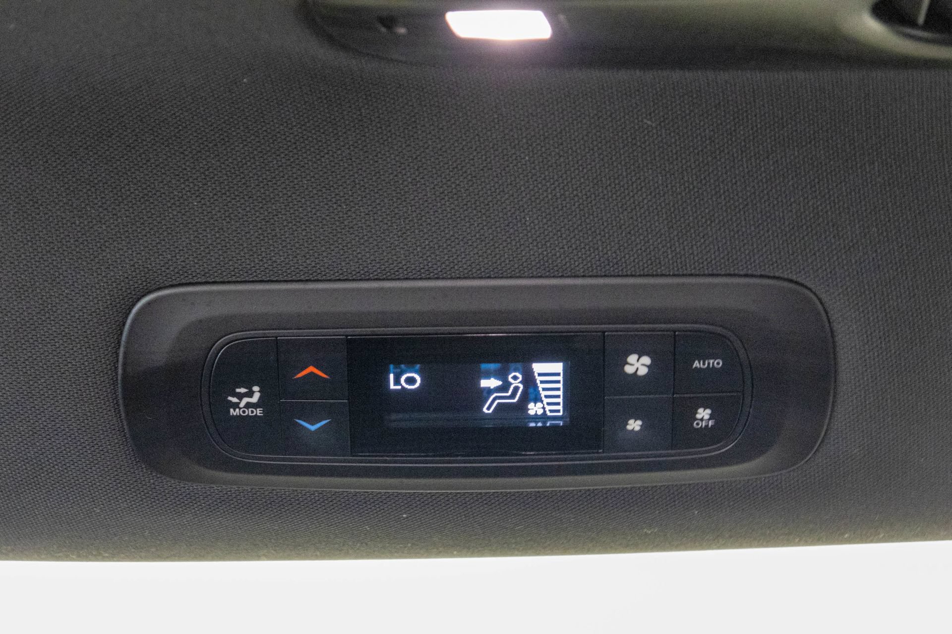 Used 2023 Chrysler Pacifica Touring FWD image 39