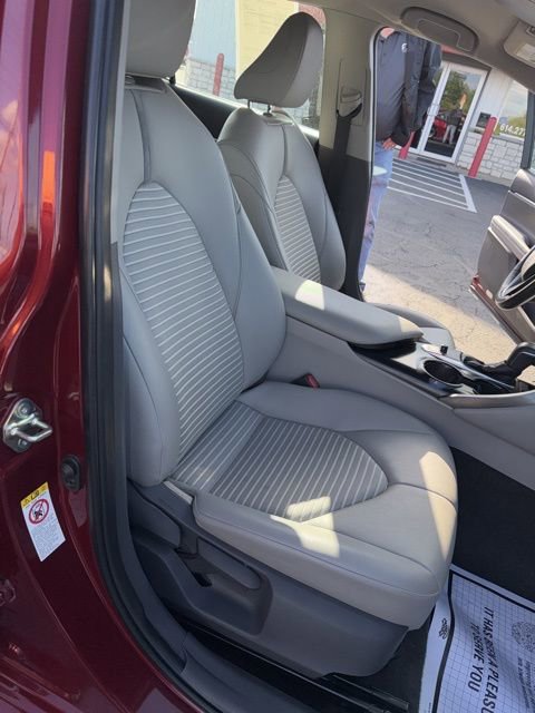 Used 2018 Toyota Camry SE FWD image 22