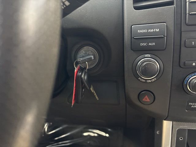 Used 2010 Nissan Pathfinder SE image 33