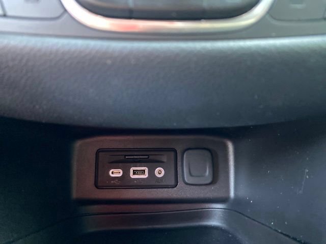 Used 2021 Chevrolet Equinox LT FWD image 19