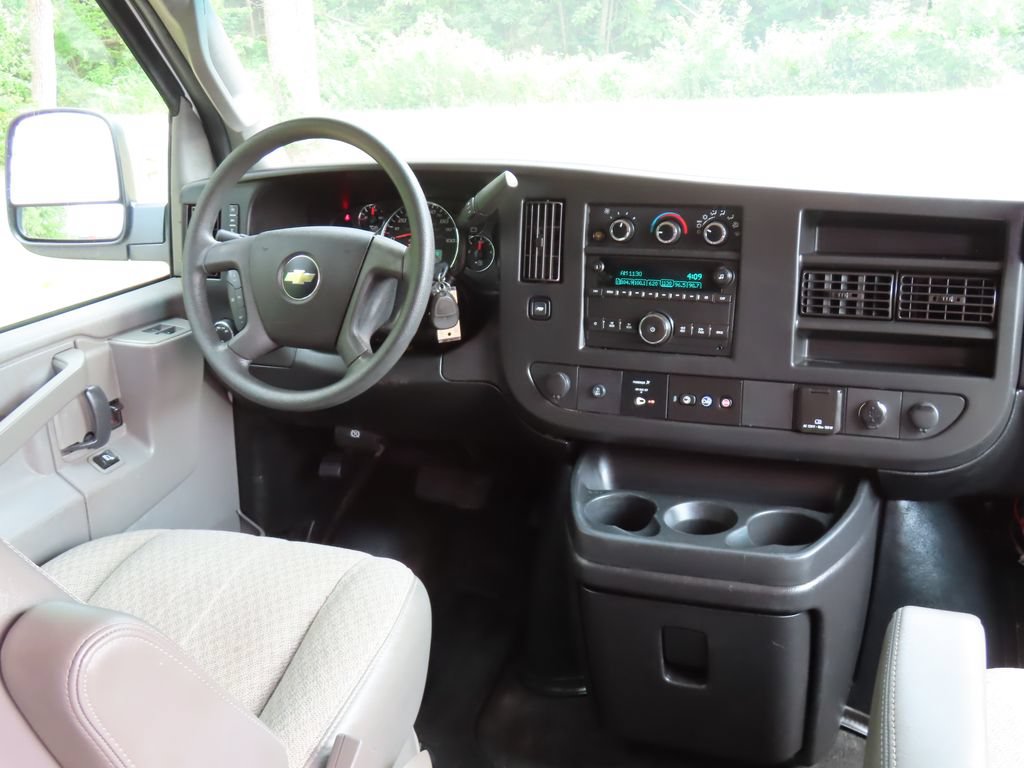 Used 2017 Chevrolet Express 3500 LT w/ LT Preferred Equipment Group RWD image 4