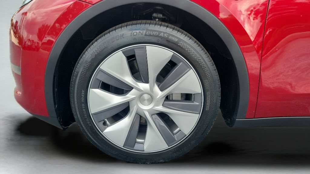 Used 2024 Tesla Model Y Long Range AWD/4WD image 26