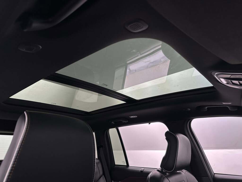 New 2025 Jeep Grand Cherokee Summit w/ Luxury Tech Group V image 37