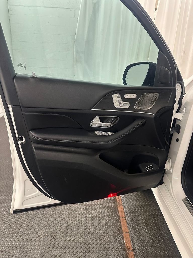 Used 2022 Mercedes-Benz GLE 350 4MATIC w/ AMG Line Exterior image 8