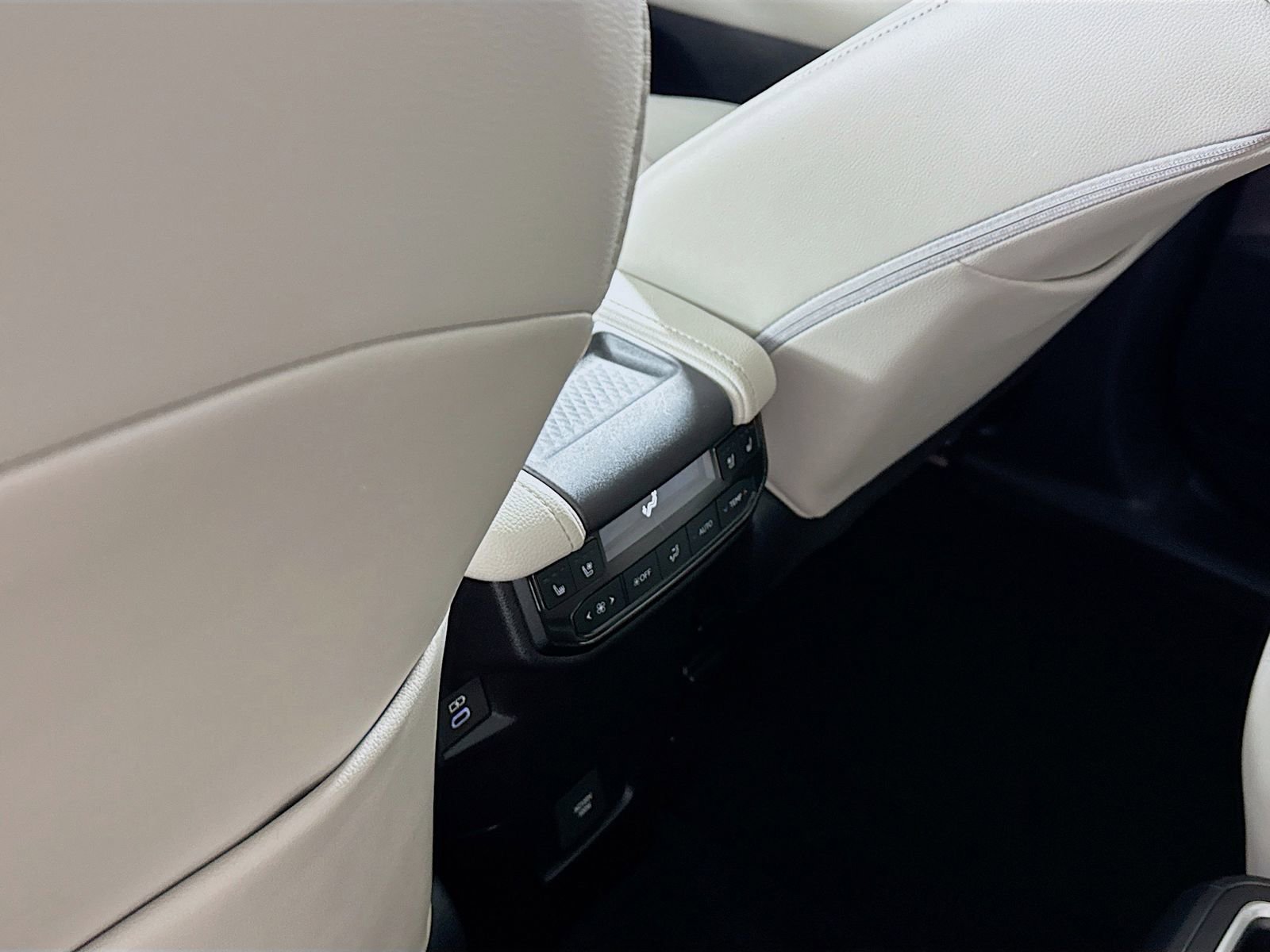 Certified 2025 Toyota Grand Highlander AWD image 23