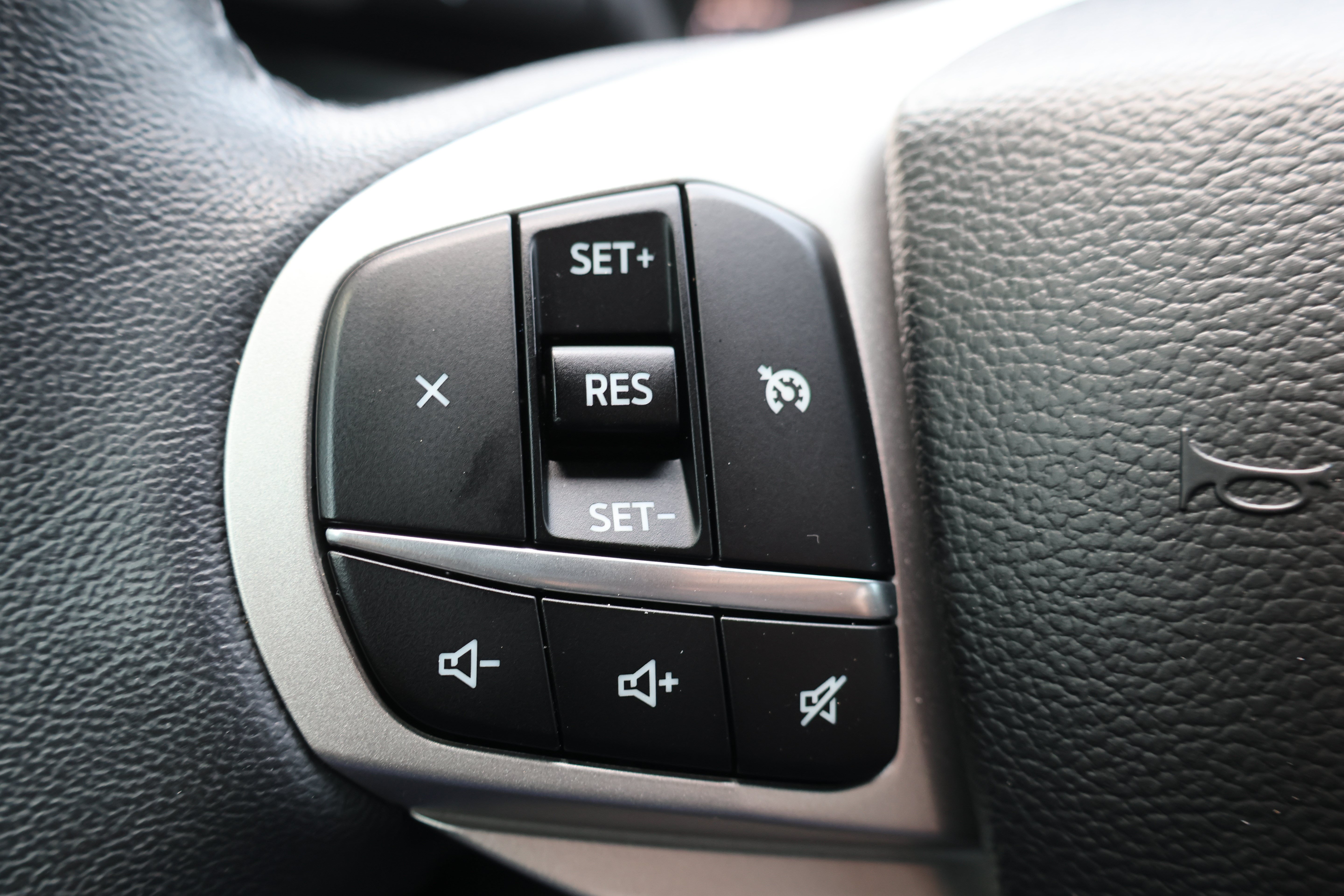 Used 2023 Ford Explorer XLT AWD/4WD image 29