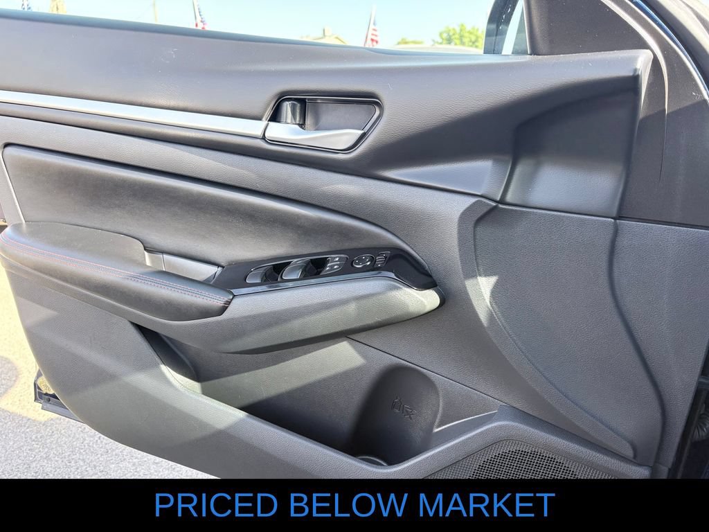Used 2024 Nissan Altima 2.5 SR FWD image 12