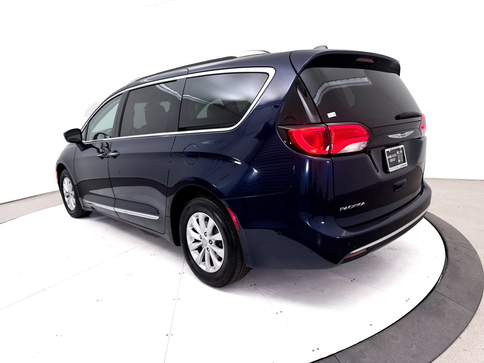 Used 2018 Chrysler Pacifica Touring-L Plus w/ Advanced Safetytec Group FWD image 15
