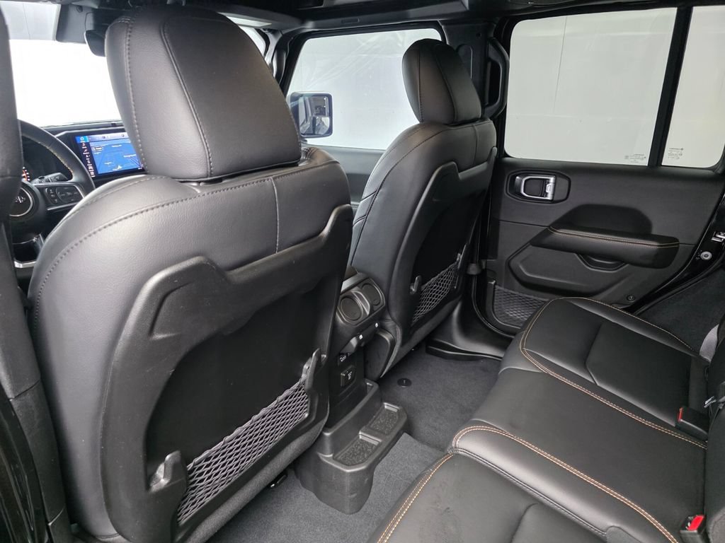 Used 2024 Jeep Wrangler Unlimited Sahara w/ Technology Group AWD/4WD image 14