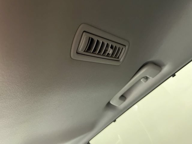 Used 2022 Toyota Highlander XLE AWD/4WD image 22