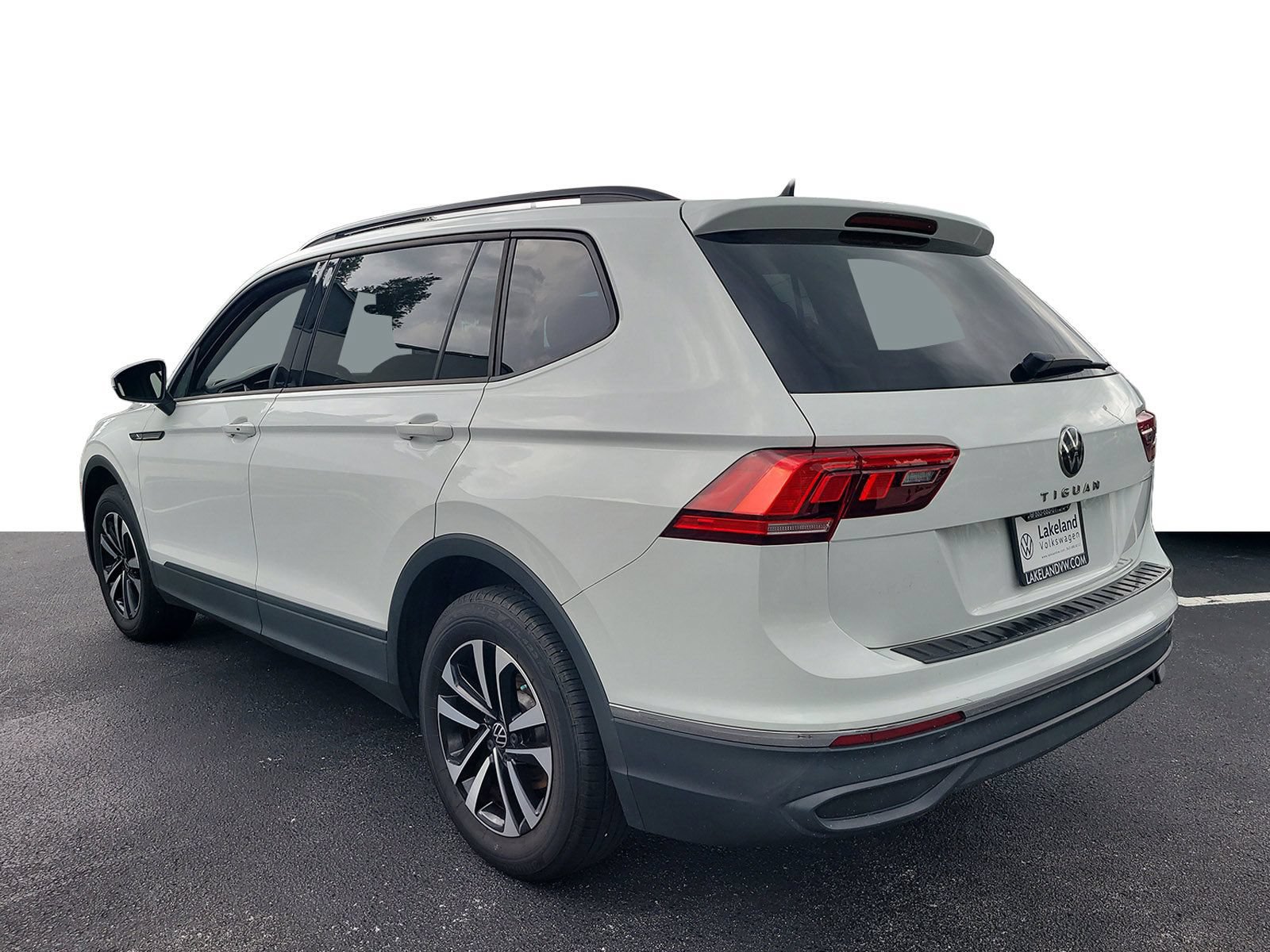 Used 2023 Volkswagen Tiguan S FWD image 4