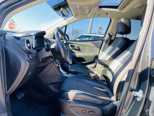 Used 2016 Chevrolet Trax LT w/ LT Sun and Sound Package image 24