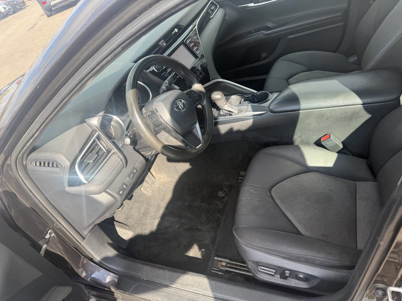 Used 2018 Toyota Camry LE image 16