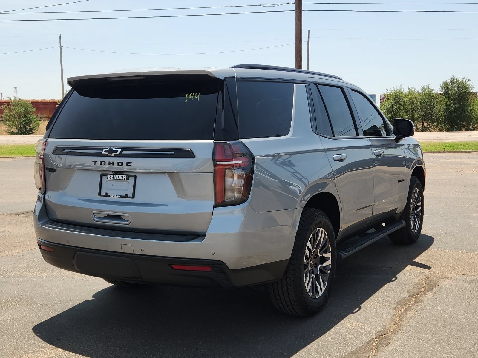 Used 2024 Chevrolet Tahoe Z71 w/ Luxury Package AWD/4WD image 4