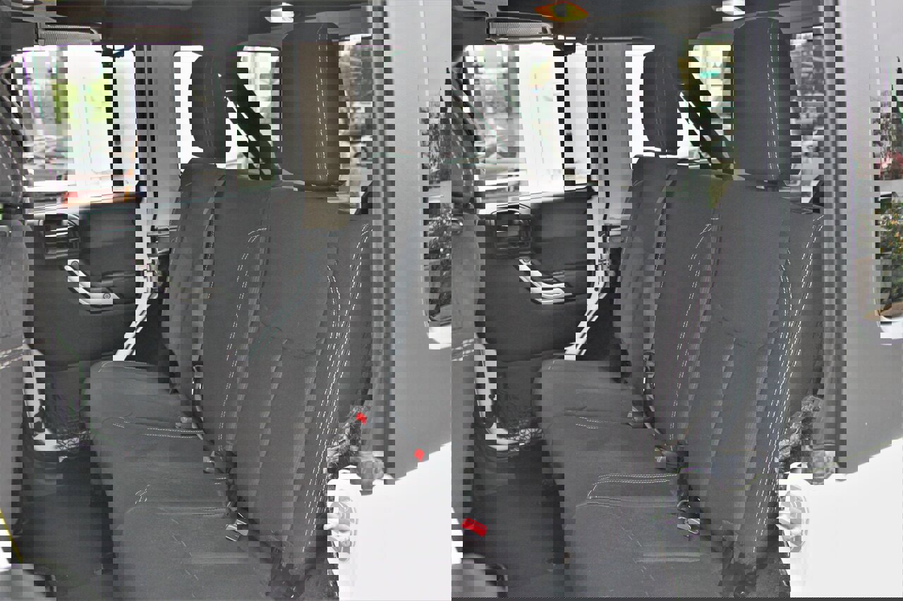 Used 2018 Jeep Wrangler Unlimited Sahara w/ Connectivity Group image 20